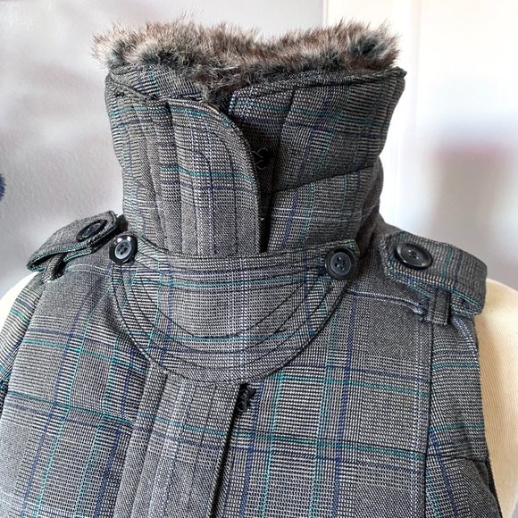 Guess Plaid Puffer Vest with Faux Fur Collar - S - Picture 4 of 6
